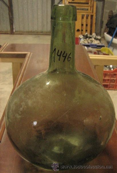Antig&uuml;edades: Garrafa de vidrio, aplanada, 32 cms de altura - Foto 1