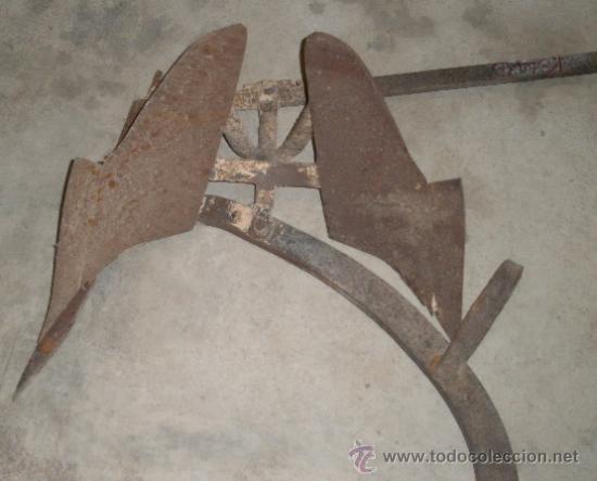 Antig&uuml;edades: Arado de doble vertedera - Foto 2