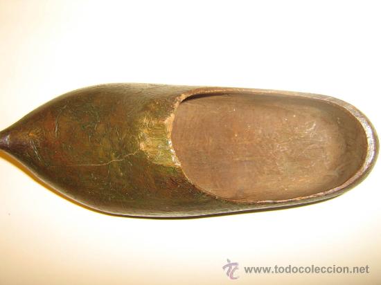 Antig&uuml;edades: ANTIGUO ZUECO DE MADERA - Foto 1