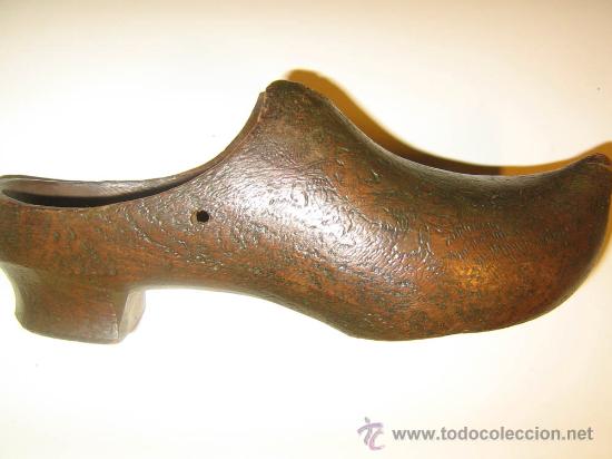 Antig&uuml;edades: ANTIGUO ZUECO DE MADERA - Foto 2