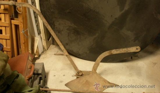 Antig&uuml;edades: Arado con marcas - Foto 1
