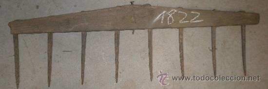 Antig&uuml;edades: Rastrillo sin mango, de 71 cms - Foto 1