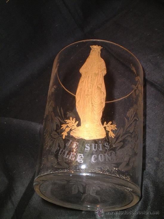 Antig&uuml;edades: VASO DE CRISTAL DECORACION AL ACIDOY ORO FINO, SOUVENIR DE LOURDES, PP.SG.XX.  9 X 7 CM. BORDE FILET