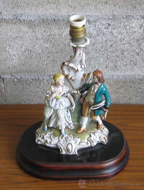 Antig&uuml;edades: LAMPARA DE MESA  .. De porcelana y la base de madera - Foto 1