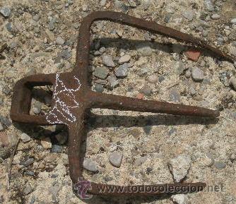 Antig&uuml;edades: Horca de 25 cmts. - Foto 1