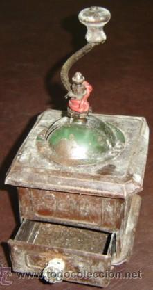 Antiquit&auml;ten: MOLINILLO DE CAF&Eacute; ANTIGUO DE HOJALATA MARCA ELMA MEDIDA 12*13 CMS.