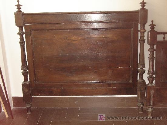Antig&uuml;edades: Cama de madera casta&ntilde;o - Foto 2