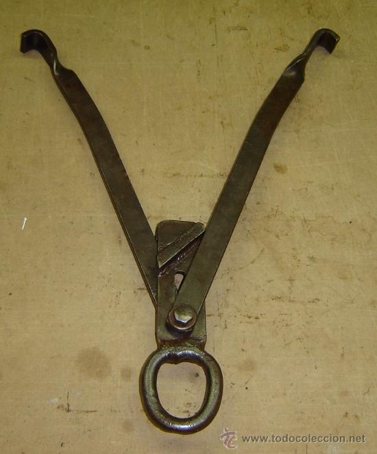 Antiquit&auml;ten: PIEZA DE HIERRO USO DESCONOCIDO  medida 10*31 cms.