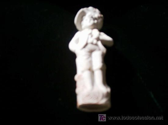 Antiquitäten: Biscuit de un niño ataviado de sombrero .Made in Germany.