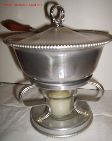Antiguidades: Preciosa fondue. Mantiene los alimentos calientes con una vela y tiene tapa y cuchara. Con 55 a&ntilde;os d
