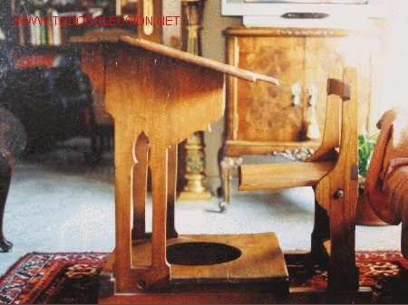 Antig&uuml;edades: PUPITRE MADERA CON TAPA Y ESPACIO PARA BRASERO - Foto 1