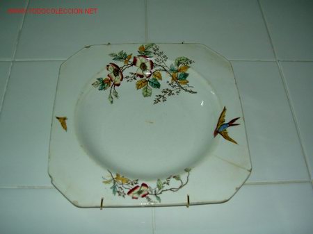 Antig&uuml;edades: 4 platos de loza del XIX - Foto 1