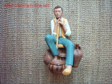 Antig&uuml;edades: ALFARERO EN BARRO MODELADO Y POLICROMADO A MANO. MEDIADOS SIGLO XX. 21 Cm.