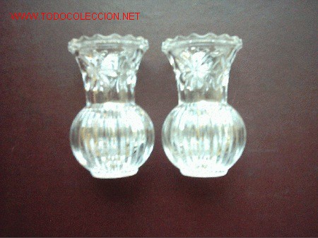 Antiguidades: PAREJA DE PEQUE&Ntilde;OS FLOREROS DE CRISTAL D&acute;ARQUES. 8 cm.