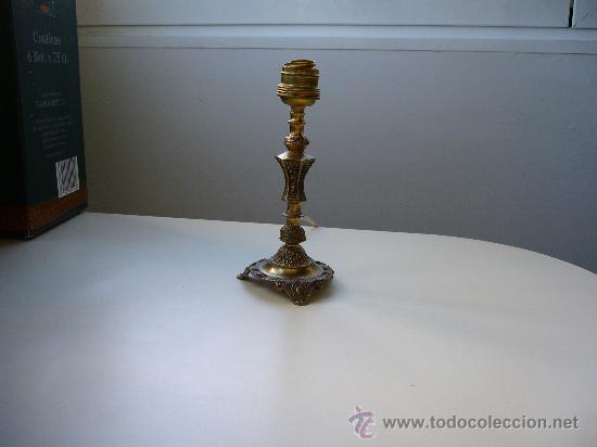 Antig&uuml;edades: PIE DE LAMPARA PARA MESA EN BRONCE - Foto 2