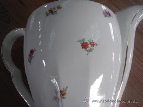 Antig&uuml;edades: CAFETERA BLANCA CON FLORECILLAS. SELLO EN BASE. - Foto 2