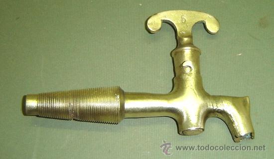 Oggetti Antichi: GRIFO DE BOTA ANTIGUO DE LATON N&ordm; 5