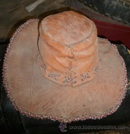 Antig&uuml;edades: Gorro de cuero - Foto 1