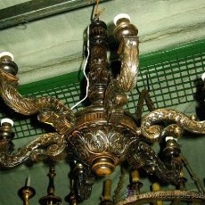 Antigüedades: LAMPARA ANTIGUA DE MADERA DE NOGAL ESPAÑOL, TODA TALLADA. CON 6 BRAZOS.
