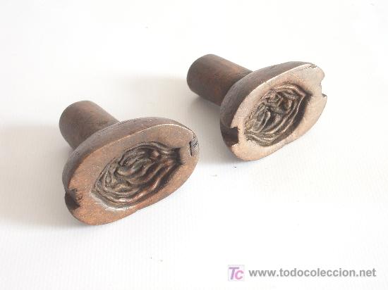 Antig&uuml;edades: Moldes para dulces realizado en madera con forma de nuez. - Foto 1