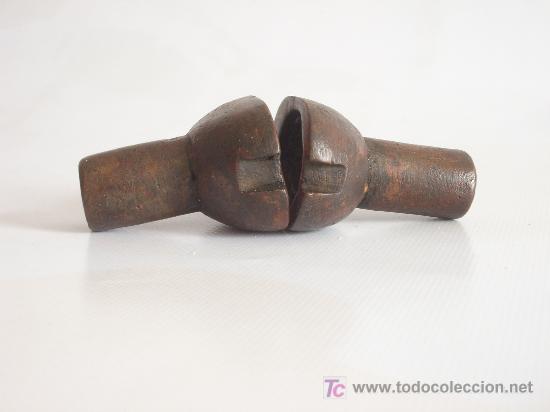 Antig&uuml;edades: Moldes para dulces realizado en madera con forma de nuez. - Foto 4