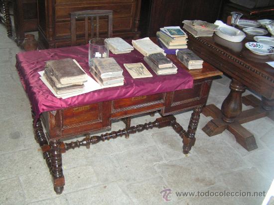 Antig&uuml;edades: Antigua Mesa de Casta&ntilde;o - Foto 1
