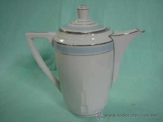 Antig&uuml;edades: CAFETERA. 22 CMS. DE ALTURA. SELLO EN BASE.