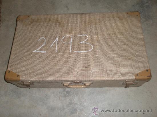 Antig&uuml;edades: Maleta de cart&oacute;n, de 67x40x18 cms - Foto 1