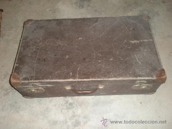 Antig&uuml;edades: Maleta de cart&oacute;n, de 68x40x20 cms - Foto 1