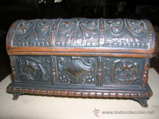 Antig&uuml;edades: JOYERO -BA&Uacute;L - Principio de 1900 - Bronce - Foto 1