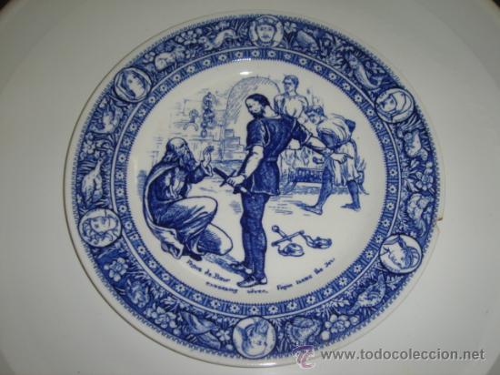 Antig&uuml;edades: PLATO DE WEDGWOOD, ETRURIA. SELLO Y MARCAS INCISAS EN BASE. 26.5 CMS. DE DI&Aacute;METRO.