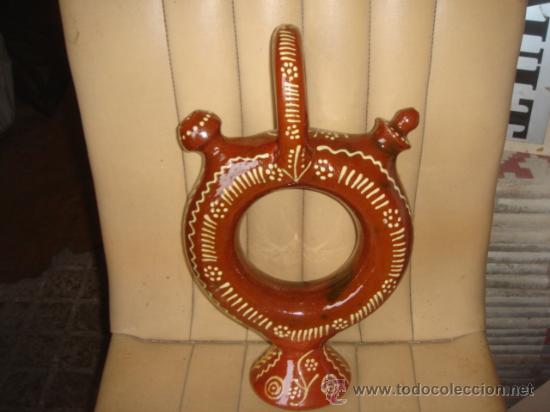 Antig&uuml;edades: BOTIJO DE BARRO VIDRIADO. FIRMADO EN BASE. ALTURA: 32 CMS. BASE: 9.5 CMS.