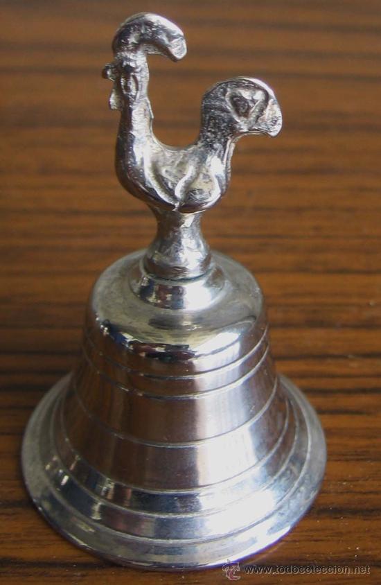 Antig&uuml;edades: CAMPANA de metal .. Con gallo - Foto 1