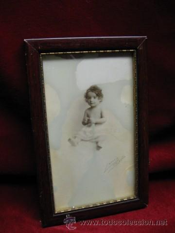Oggetti Antichi: MARQUITO ESTUCO POLICROMADO PP.SG.XX. FOTO DE NI&Ntilde;O. MIDE 19 X 12 CM. LACROIX GEN&Eacute;VE