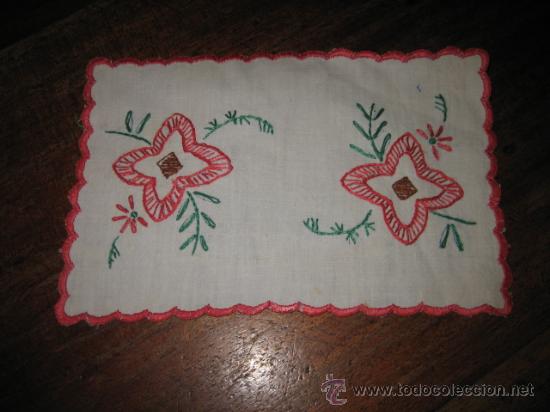 Antig&uuml;edades: PEQUE&Ntilde;O TAPETE BORDADO - Foto 1