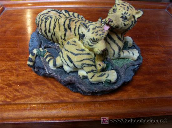Antiguidades: pareja de tigres tumbados