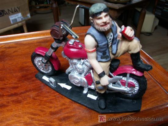 Antig&uuml;edades: motero barbudo sobre choper - Foto 1