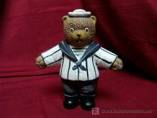 Antig&uuml;edades: Gracioso osito con traje de marinero. De ceramica