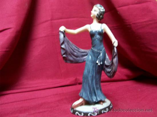 Antig&uuml;edades: bonita figura, chica con vestido de noche