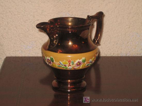 Antig&uuml;edades: PEQUE&Ntilde;A JARRITA DE CERAMICA ESMALTADA CON ORO VIEJO Y ADORNO FLORAL EN SU CONTORNO - ALT. 13CM.