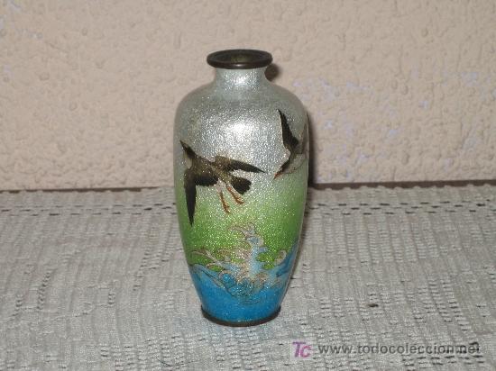 Antiguidades: PEQUE&Ntilde;A JARRITA DE BRONCE ESMALTADO CLOISSONNE - ALT. 12 CM
