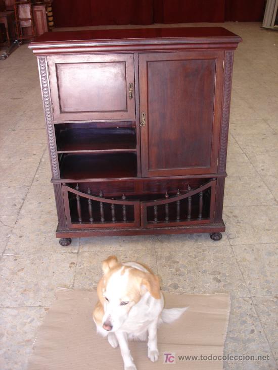 Antig&uuml;edades: MUEBLE AUXILIAR DE CAOBA - Foto 1