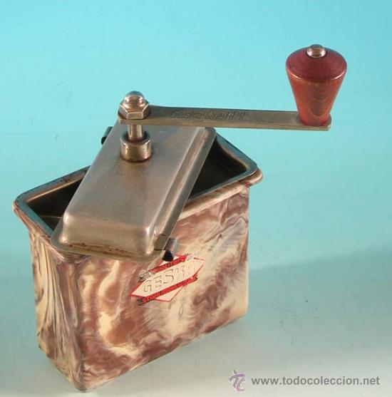 Antiques: Muy especial!! Molinillo de caf&eacute; en baquelita imitando m&aacute;rmol. A&ntilde;os 40. Geska.