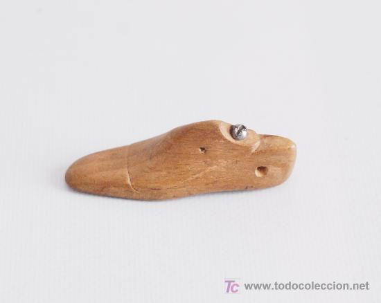 Antig&uuml;edades: Horma de zapato en miniatura. - Foto 1