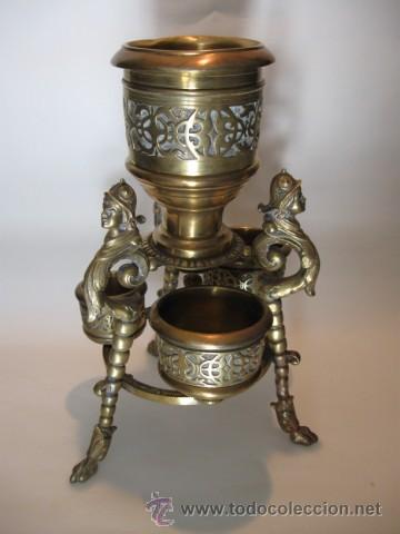 Antiquit&eacute;s: COMBOY PARA FUMADORES EN BRONCE, SG.XIX. 1880-1890. VARIOS RECIPIENTES. MIDE 28 X 18 CM.COMPLETO