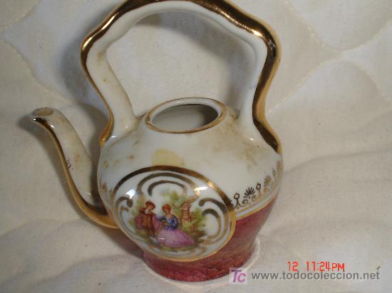 Antig&uuml;edades: PEQUE&Ntilde;A TETERA DE PORCELANA - Foto 1