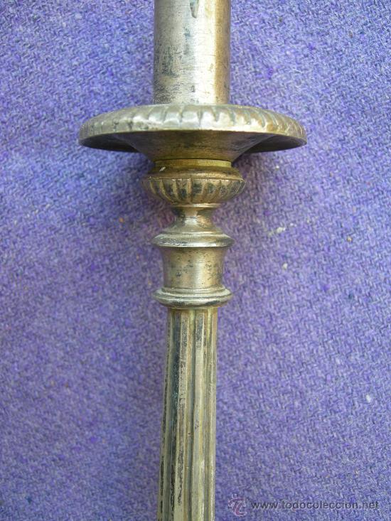 Antig&uuml;edades: ANTIGUO CANDELERO PLATEADO S. XIX - Foto 1