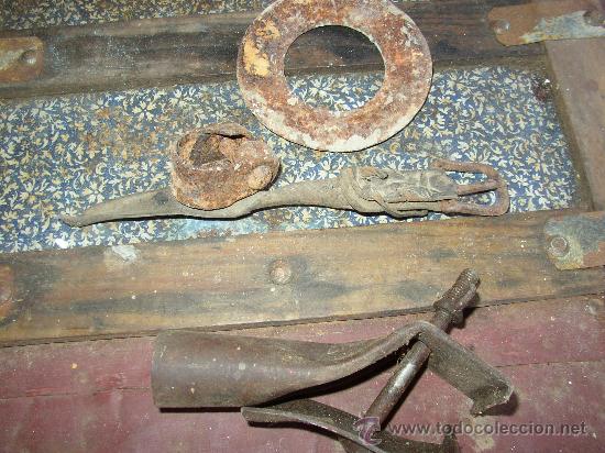 Antig&uuml;edades: lote de hierros r&uacute;sticos - Foto 1