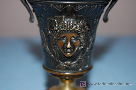 Antig&uuml;edades: COPA DE BRONCE ESTILO IMPERIO CON RELIEVE Y BASE EN MADERA FINALES S XIX - Foto 3