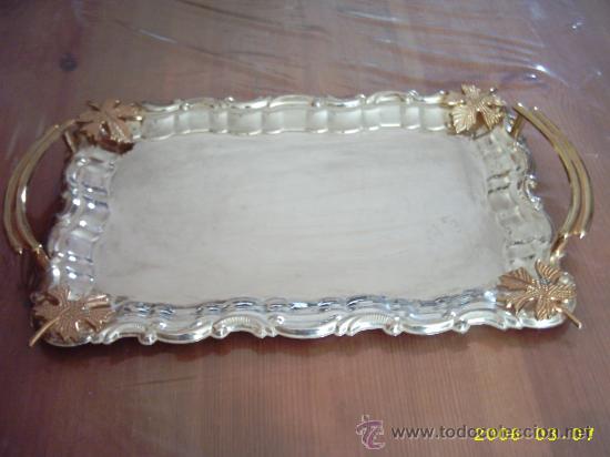 Antig&uuml;edades: Bandeja plateada con asas de metal - Foto 1